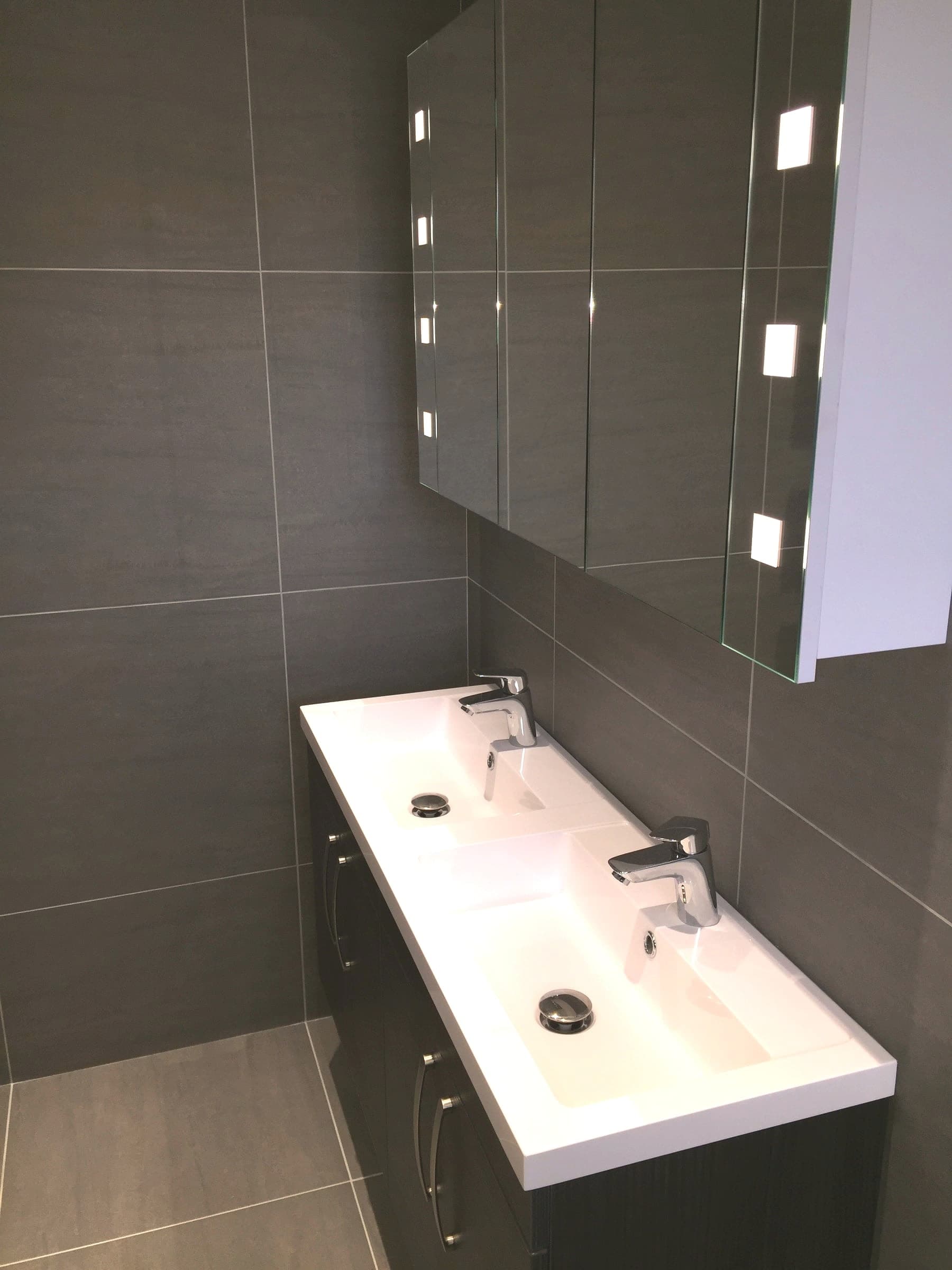 Finished en-suite bathroom, London loft conversion