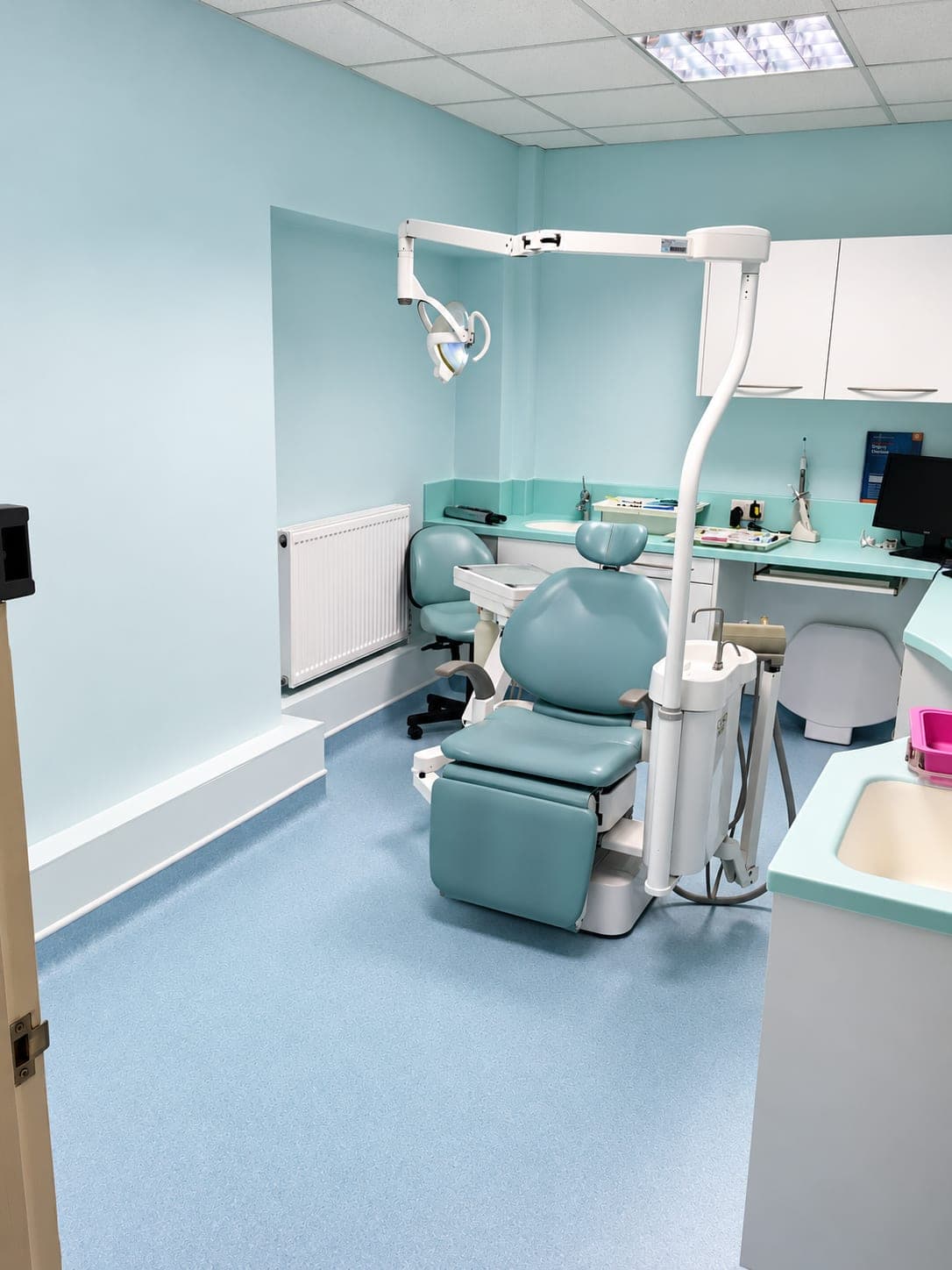 Treatment room with the chair, delivery unit and coved safety flooring, Bishopsgate EC2