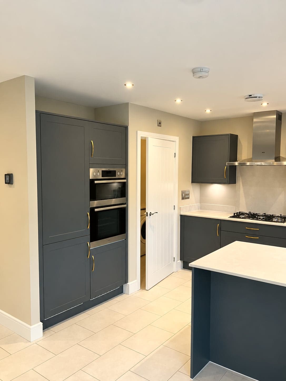 Oven tower and peninsula corner beside the hall door, North Finchley N12