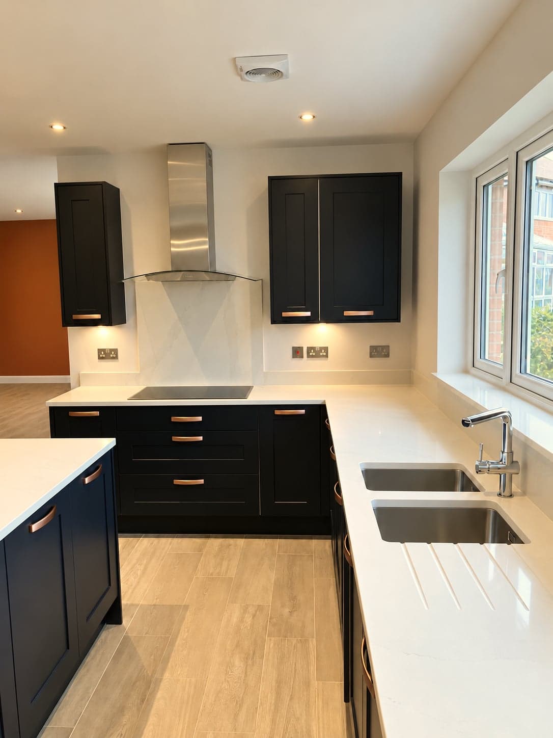 Hob run, extractor and island with the second sink in the island top, Notting Hill W11