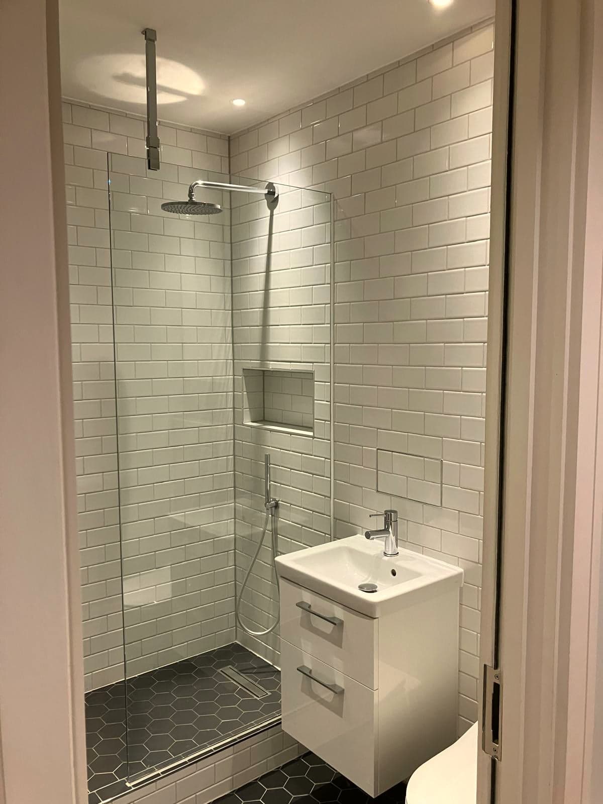 Walk-in shower with rainfall head, recessed niche and frameless glass screen, Marylebone W1