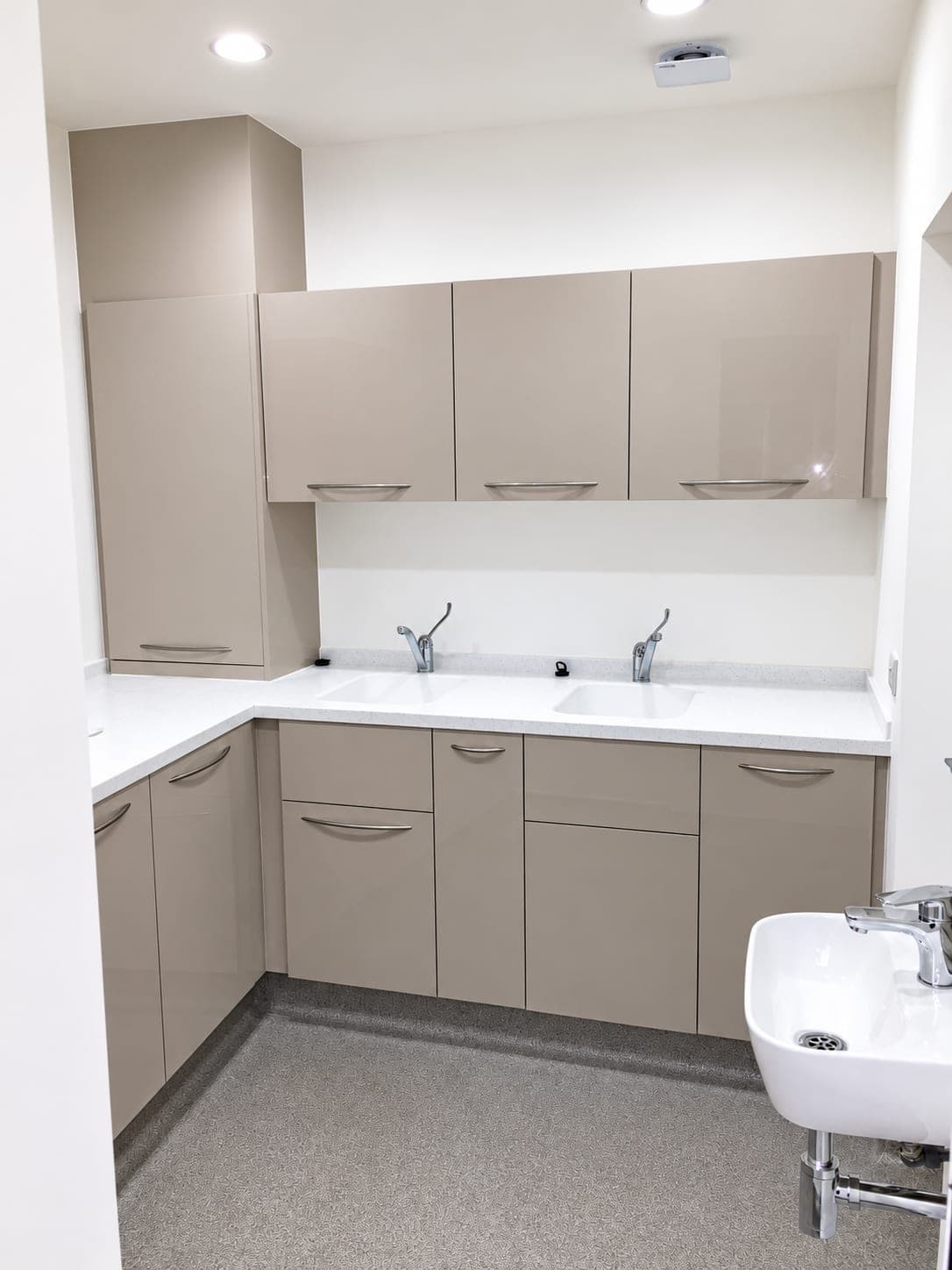 Dirty-to-clean worktop run with twin sinks and wall units above, Chiswick W4