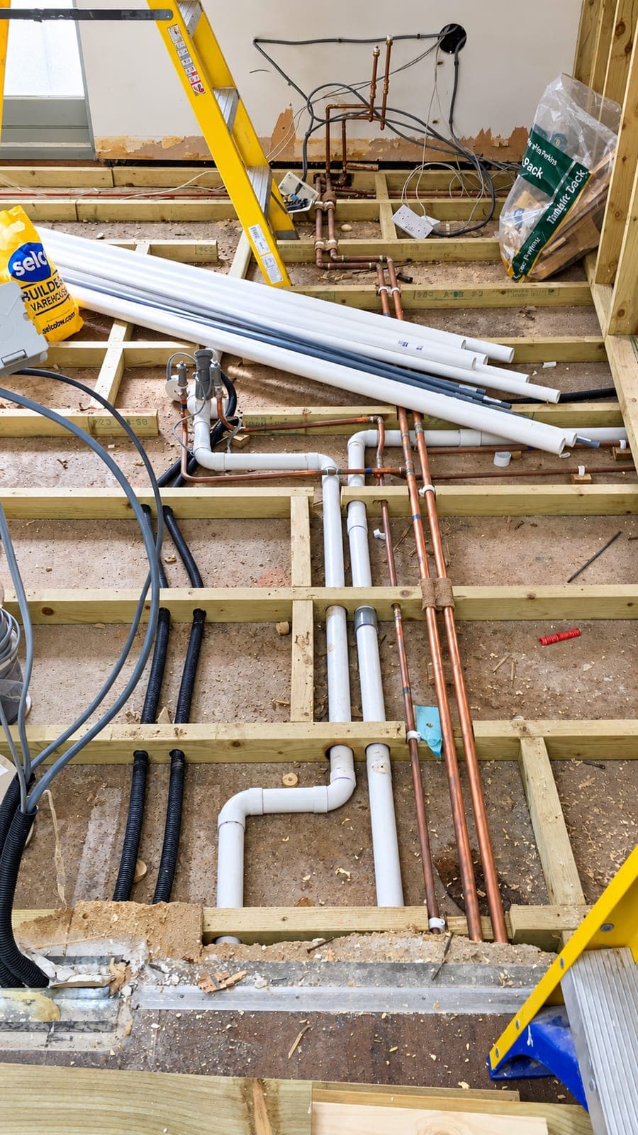 First-fix services run between the floor joists: suction, drainage, water and cabling, Docklands E14
