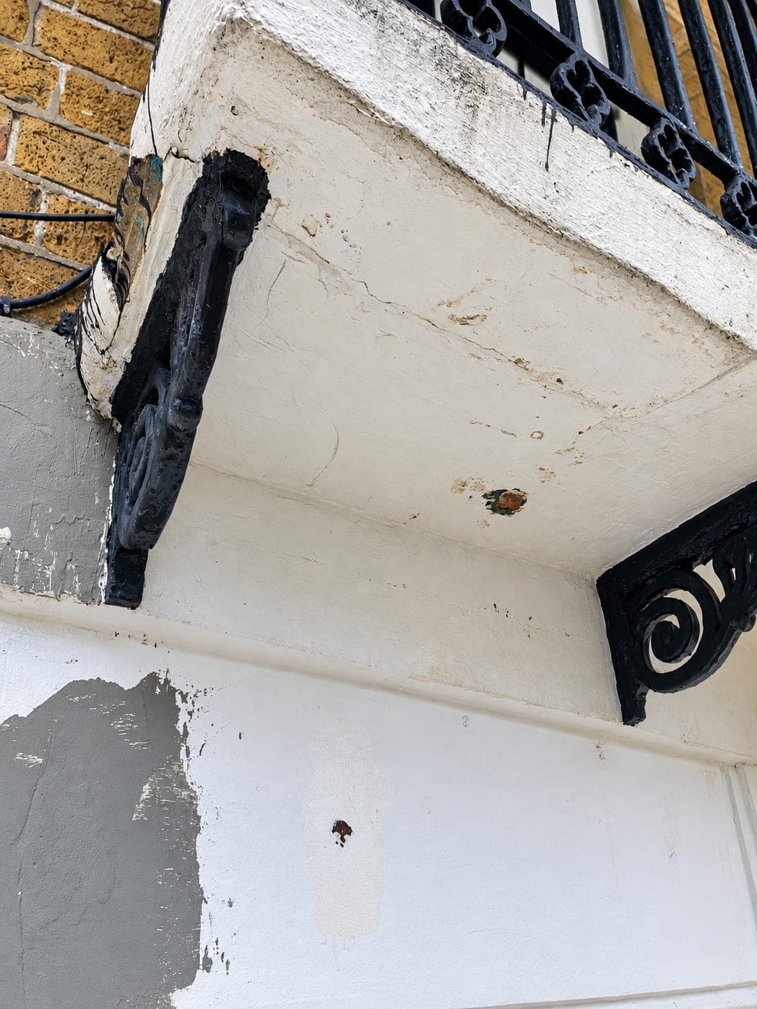 The same cornice cut out and filled around the console bracket, Shepherdess Walk N1