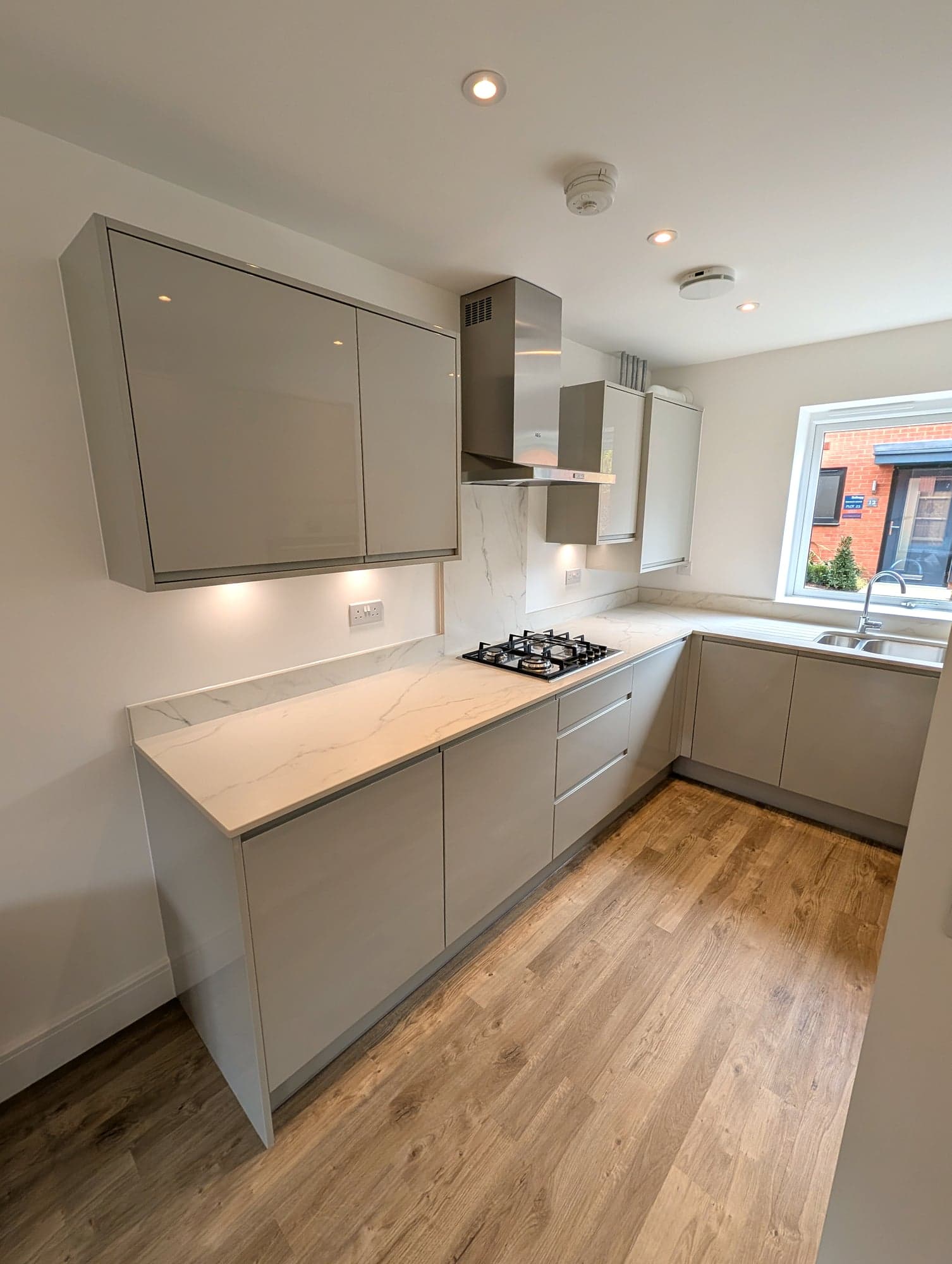 Handleless gloss grey kitchen renovation, Barnet EN5