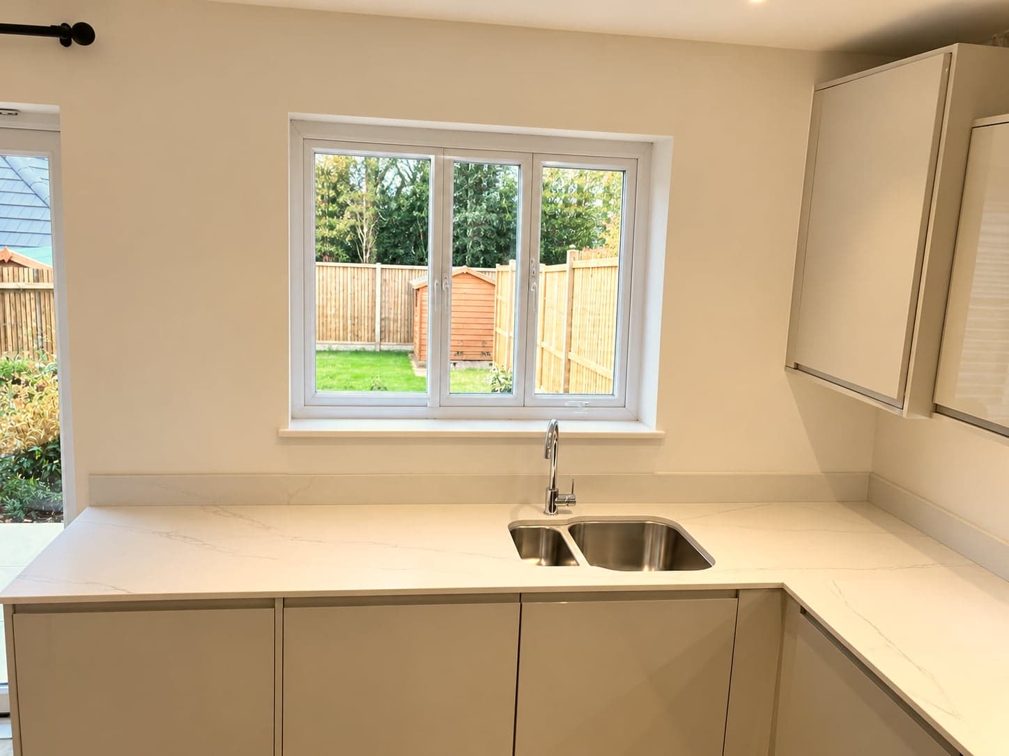 Sink run under the window with the worktop returning along the side wall, Battersea SW11