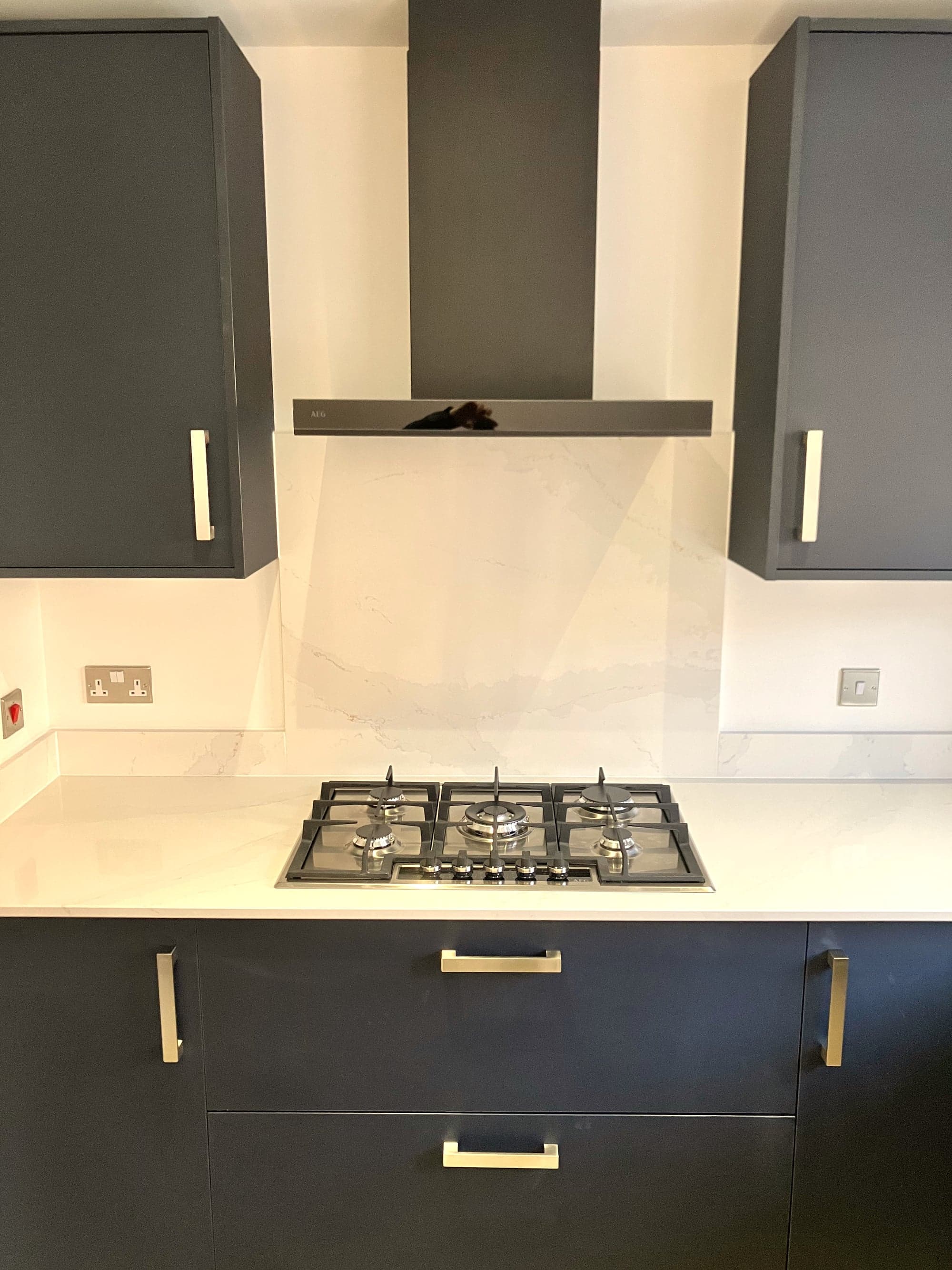 Chimney extractor between the navy wall units above the hob, Hampstead NW3