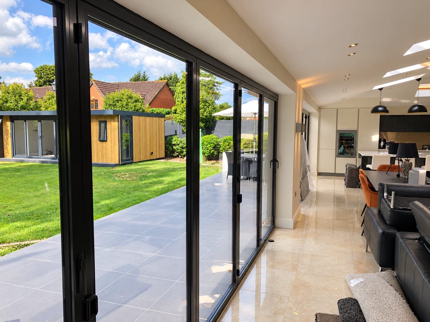 Painted reveals worked around bi-fold doors opening to the garden, Richmond TW9
