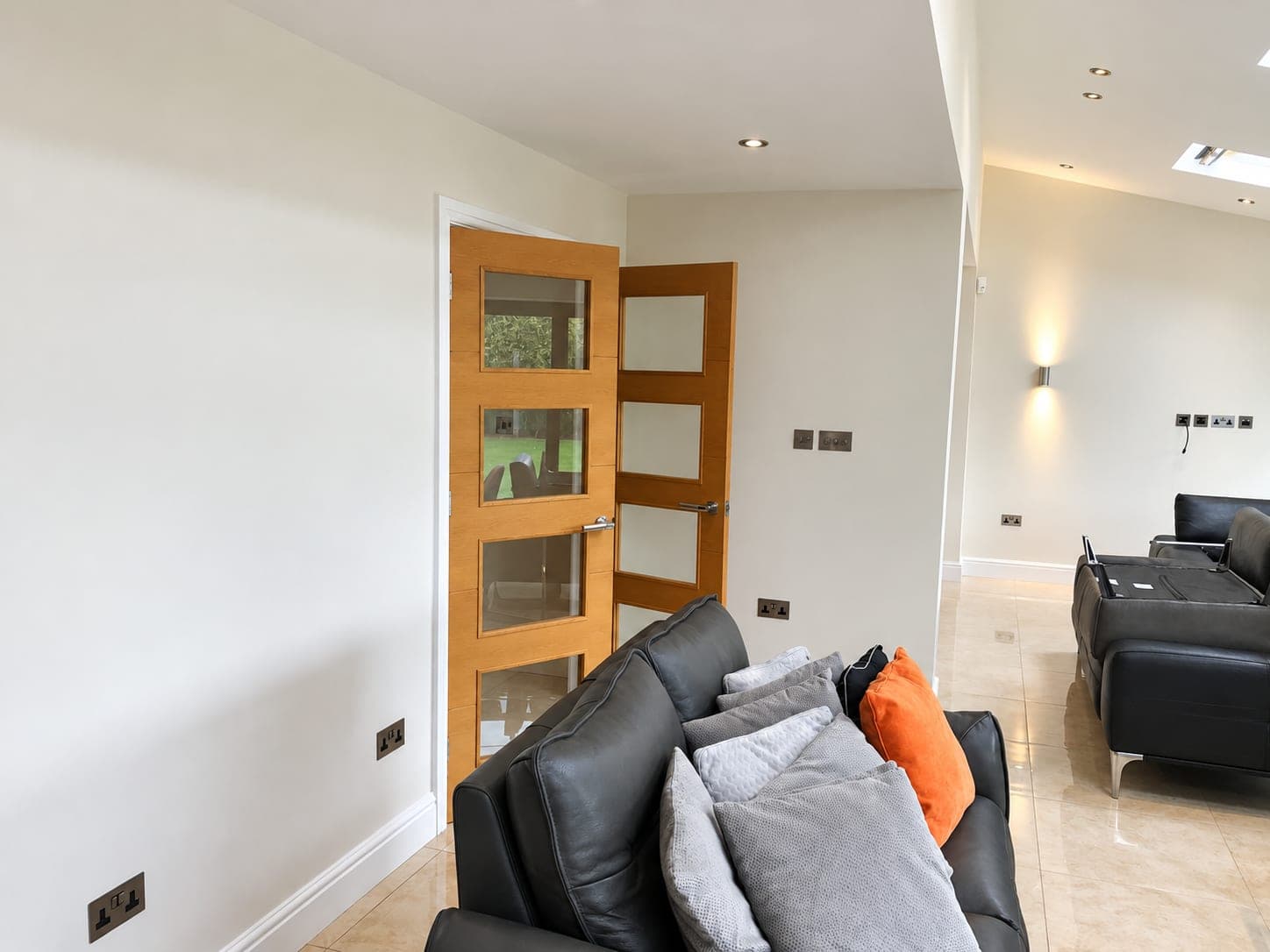 Oak door and reveal against freshly painted walls, Richmond TW9