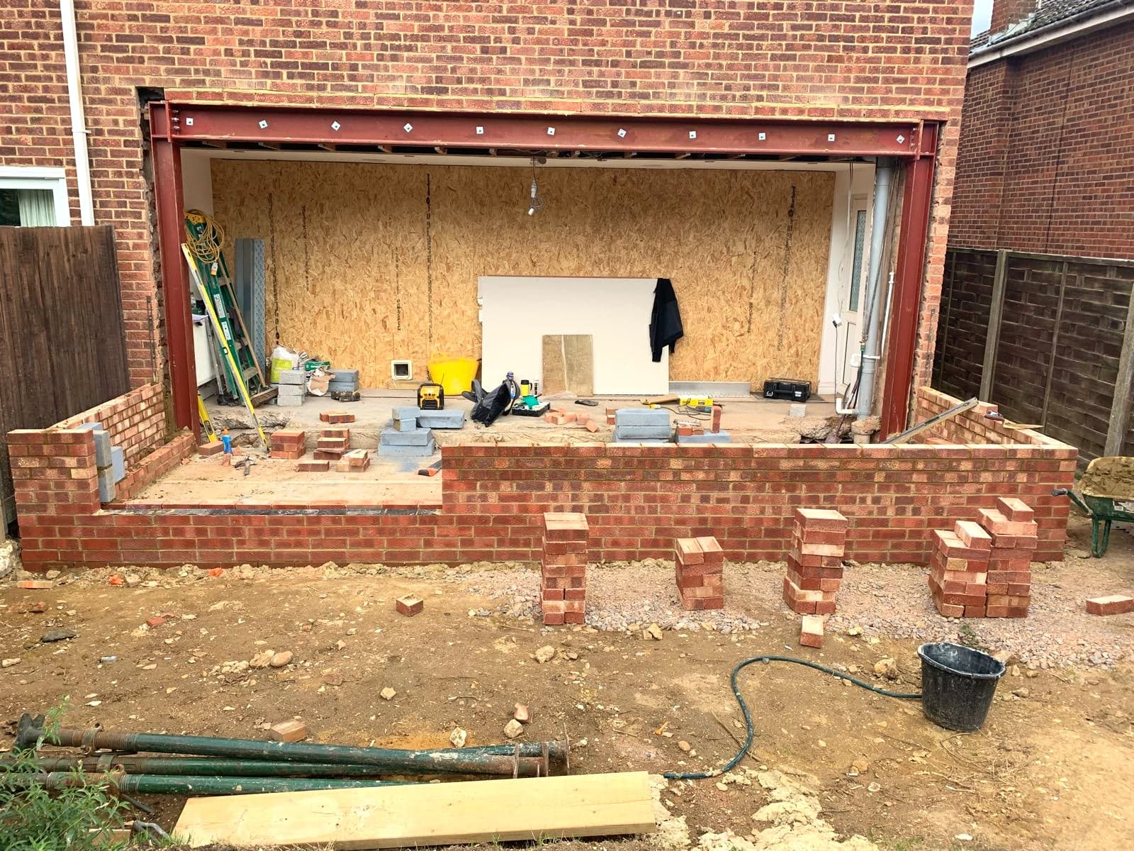 Brick skin going up against the inner blockwork leaf, Borehamwood WD6
