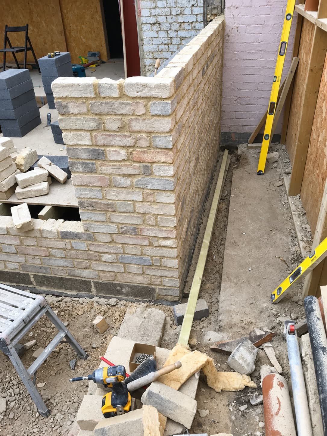 Stock brick return wall and corner built plumb on a rear extension, London